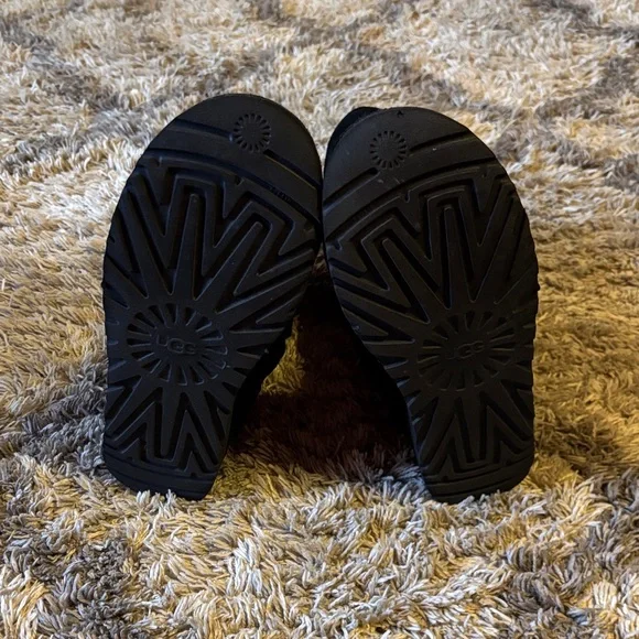 UGG Black Suede Boots with Fur Lining - Picture 6 of 7